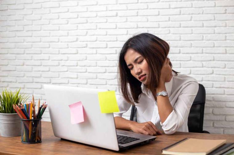 悪い姿勢は身体にこんな影響が